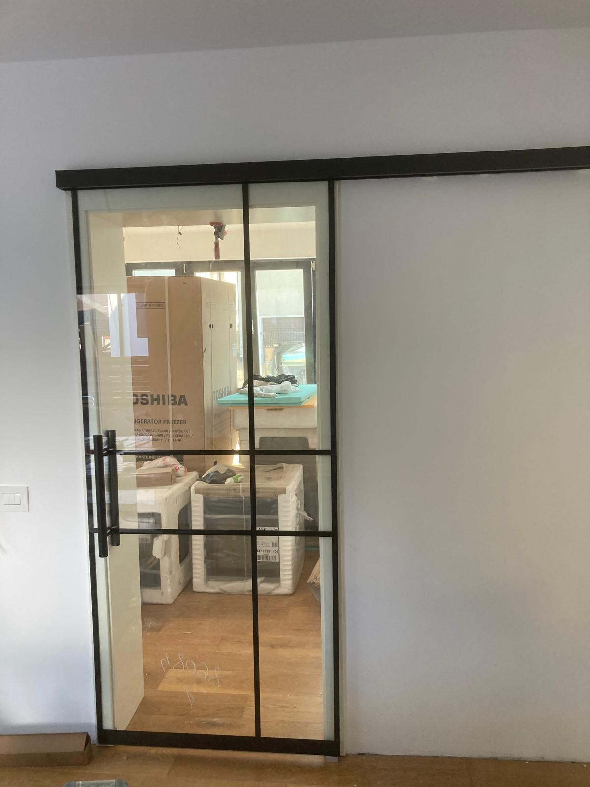 Ușă glisantă sticlă